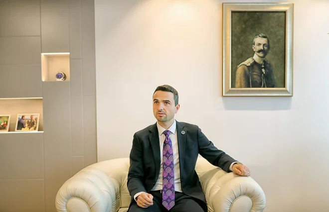 Odobravanje Janševih politik vodi NSi Mateja Tonina do konca mandata v slab položaj. Foto Blaž Samec