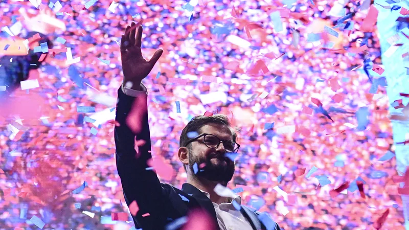 Fotografija: Gabriel Boric bo marca nasledil odhajajočega predsednika Sebastiána Piñero. FOTO: Martin Bernetti/Afp
