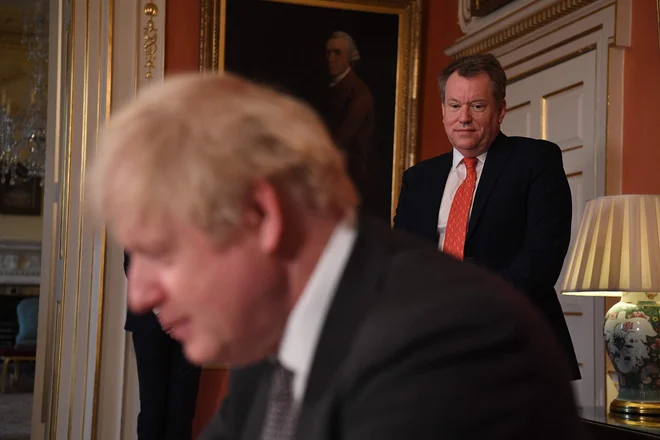Na Otoku še vedno odmeva odstop Davida Frosta s položaja britanskega ministra za brexit. Foto: Leon Neal/Afp
