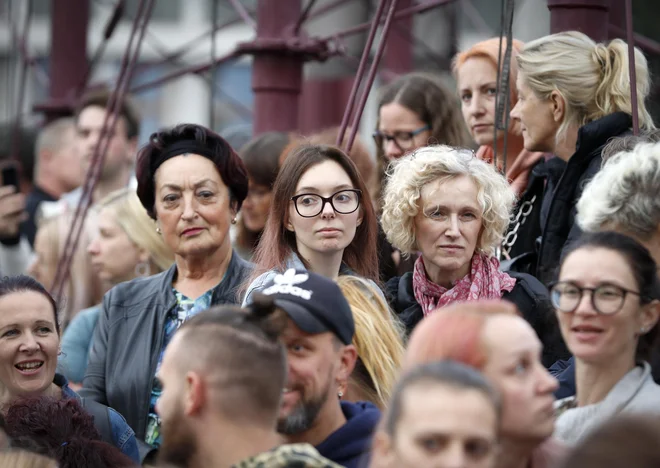Protesni shod nasprotnikov omejevalnih ukrepov na Trgu republike v Ljubljani 22. septembra 2021. FOTO: Matej Družnik/Delo