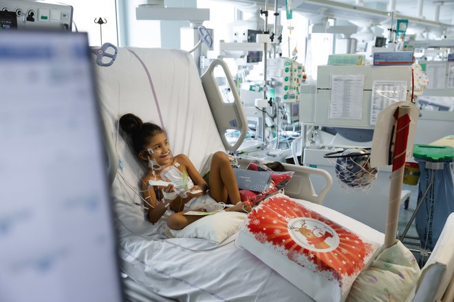 Nekaj najtežje bolnih otrok iz vse Slovenije se zdravi v naši bolnišnic. FOTO: Žiga Intihar
