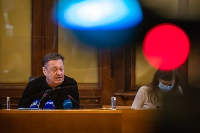&raquo;Če bo predsednik vlade Janez Janša, s katerim že dolgo nisva v dobrih odnosih, rekel, da o tem ni nič vedel, potem ga nič ne obveščajo,&laquo; je poudaril župan Zoran Janković.&nbsp;FOTO:&nbsp;Črt Piksi/Delo
