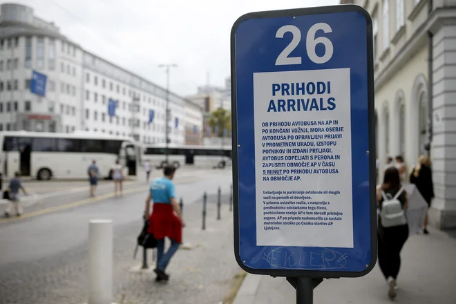 Bi gradnja sodobne avtobusne postaje sama po sebi zagotovila trajnostni razvoj mobilnosti? FOTO: Blaž&nbsp;Samec/Delo
