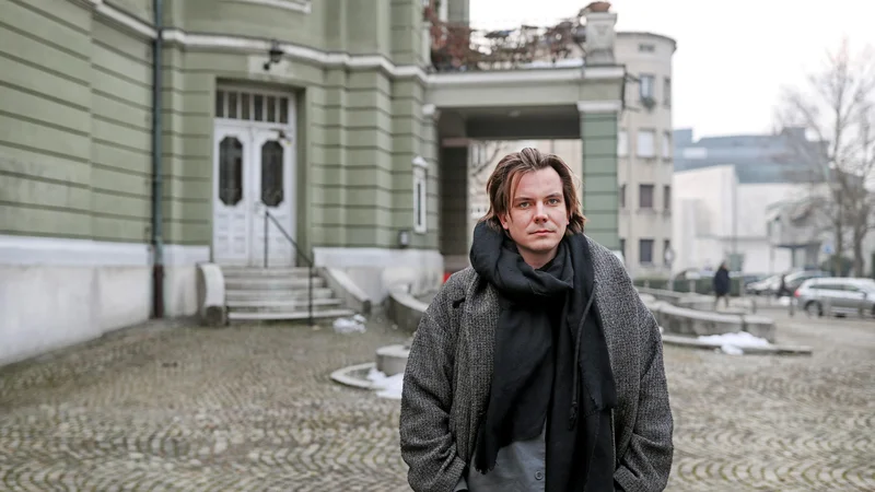 Fotografija: »Tudi danes je kriza resnice tako korpulentna, da si za dosego lastnih ciljev ustvarjamo iracionalne pozicije vedenja – prav to je pozicija tako radikalne desnice kot levice.« FOTO: Blaž Samec