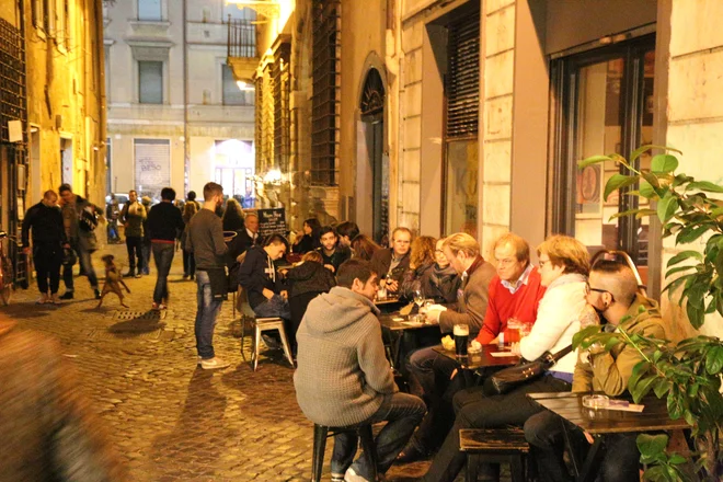 Trastevere je ob večerih zelo živahen. FOTO: Milan Ilić
