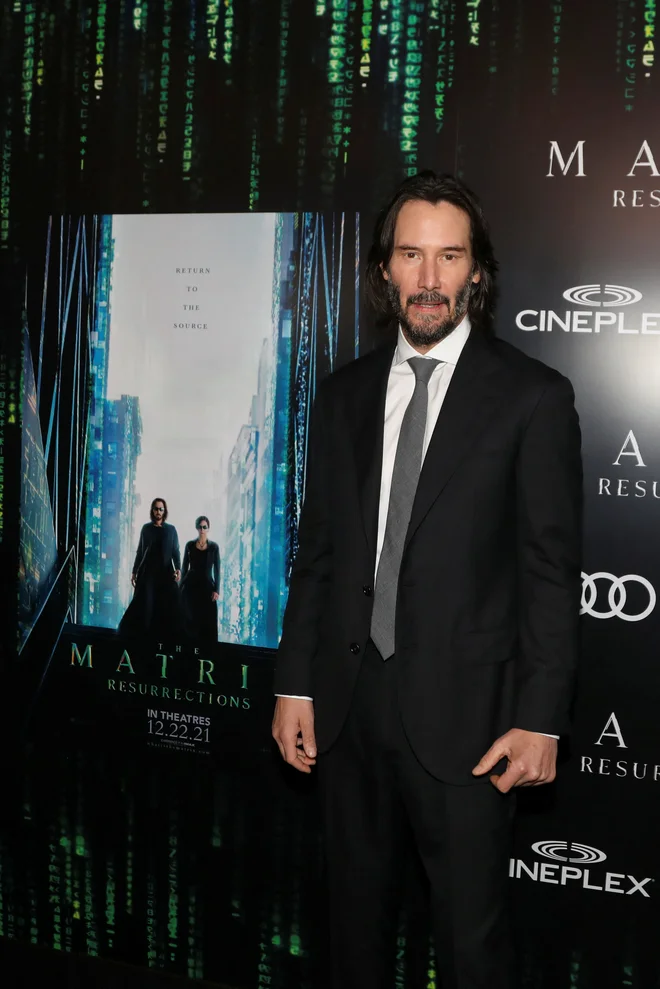 Igralec Keanu Reeves upodablja Nea v filmski franšizi Matrica. FOTO: Carlos Osorio/Reuters
