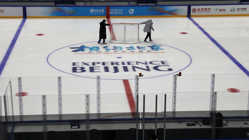 Fotografija: Na kitajskem ledu verjetno ne bo najboljših hokejistov. FOTO: Tingshu Wang/Reuters
