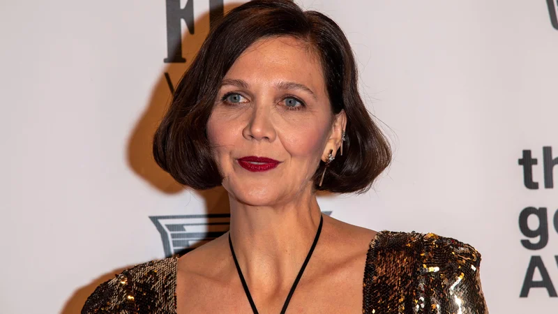 Fotografija: Tudi Maggie Gyllenhaal je navdihnilo literarno delo slavne italijanske pisateljice, katere prava identiteta še vedno ostaja nerazkrita. FOTO: Shutterstock
