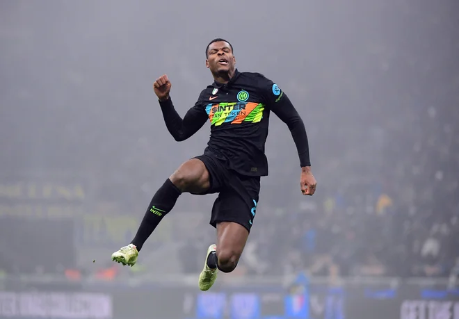 Denzel Dumfries je prinesel Interju vse tri točke. FOTO: Alberto Lingria/Reuters
