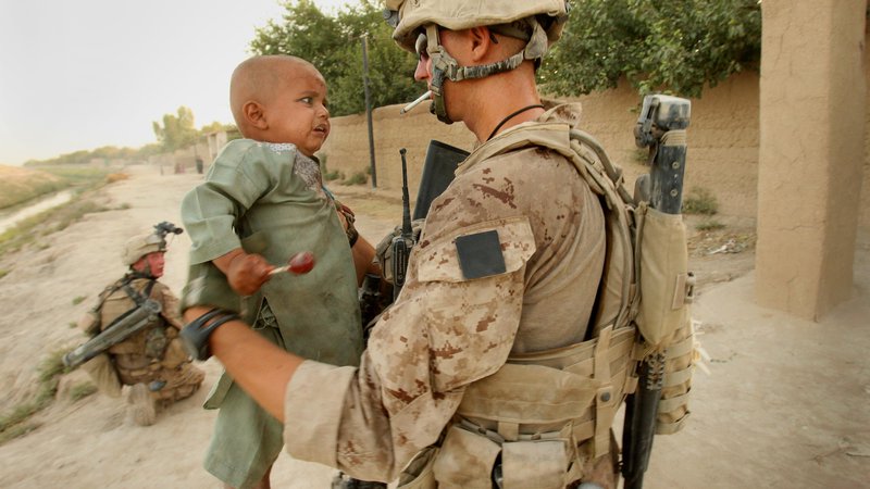 Fotografija: Patrulja ameriških marincev v Helmandu . FOTO: Jure Eržen/Delo
