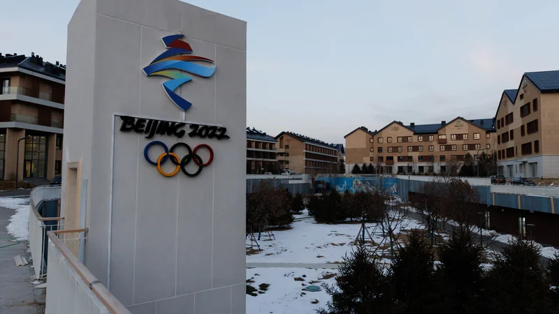 Fotografija: Pogled na olimpijsko vas v Zhangjiakouu, ki leži slabe tri ure vožnje severozahodno od Pekinga. FOTO: Thomas Peter/Reuters