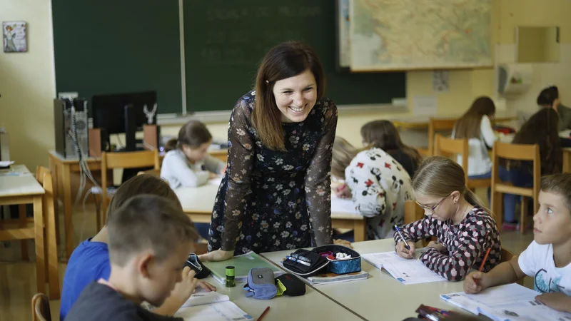 Fotografija: »Dober učitelj lahko spremeni življenja mulcev,« pravi učiteljica Nina Jelen, naša letošnja predstavnica na izboru Global Teacher Prize. FOTO: Leon Vidic/Delo