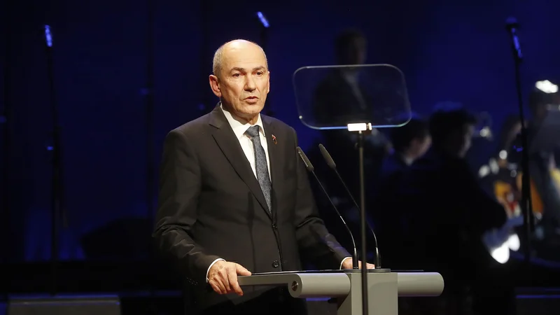 Fotografija: Premier Janez Janša se je v govoru zatekel k naštevanju pozitivnih statističnih kazalnikov. FOTO: Leon Vidic/Delo