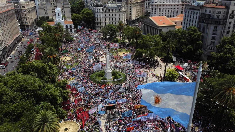 V Argentini je življenje zelo težko in zapleteno. Država je sicer čudovita, narava je zelo raznovrstna, toda eno je biti turist in drugo živeti v Argentini. FOTO: Juan Mabromata/AFP
