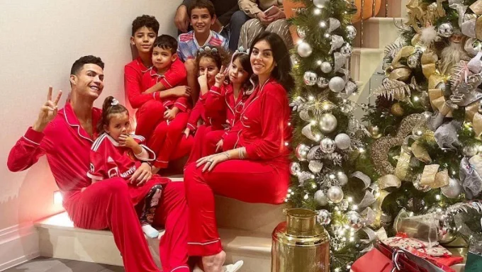 Fotografija: Cristiano Ronaldo, Georgina Rodriguez in otroci so praznični čas preživeli v družinskem krogu. FOTO: Instagram