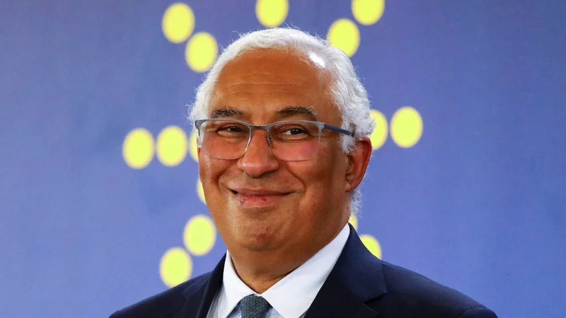 Fotografija: Portugalski premier António Costa je pred predčasnimi volitvami samozavestno obljubil okrepljeno in stabilno socialistično večino v parlamentu. FOTO: Violeta Santos Moura/Reuters