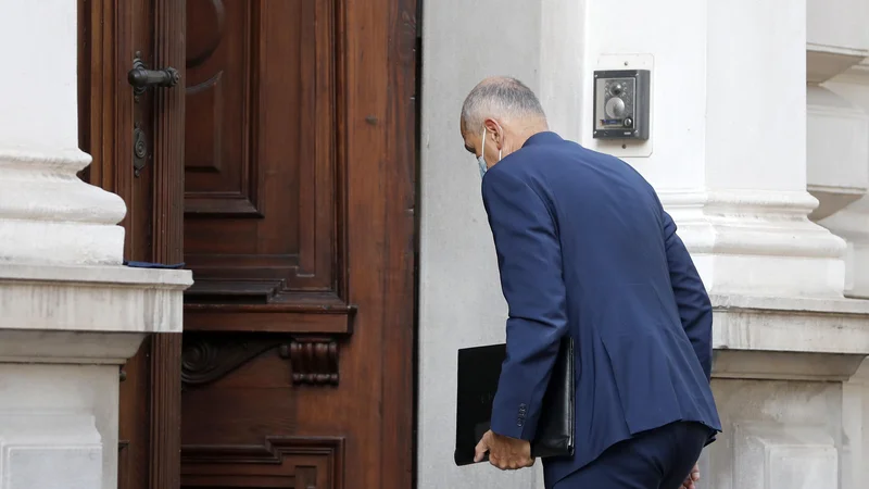 Fotografija: Predlog zakona o dodatnih ukrepih za preprečevanje širjenja, omilitev, obvladovanje, okrevanje in odpravo posledic covida-19 (PKP10) bo državni zbor na izredni seji obravnaval v ponedeljek. FOTO: Matej Družnik