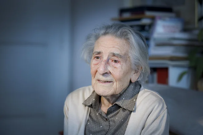 Emilija Soklič je letošnja Badjurova nagrajenka za življenjsko delo, a pravi, da ji nagrade v resnici ne pomenijo veliko.&nbsp;FOTO:&nbsp;Jože Suhadolnik/Delo
