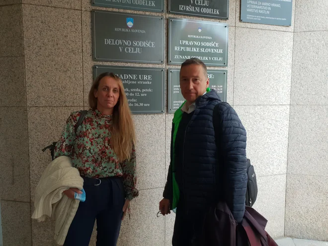 Vesna Lavrič in njen odvetnik Igor Inkret sta na delovnem sodišču dokazala, da Lavričeva ni storila ničesar narobe. V celjski bolnišnici se bodo o pritožbi še odločili. FOTO: Špela Kuralt/Delo
