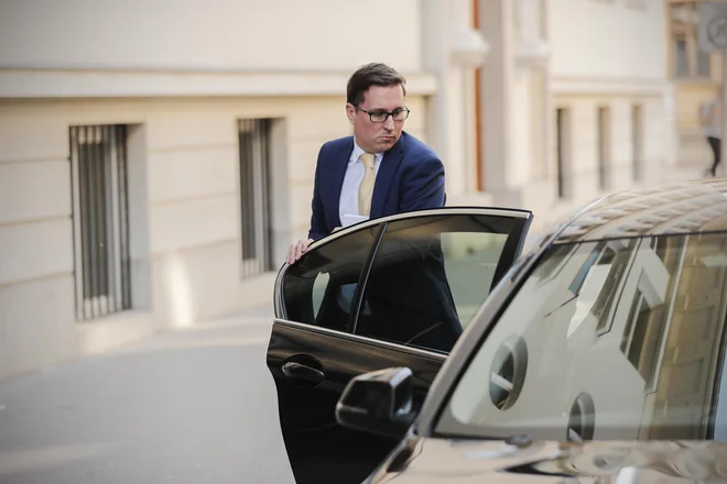 Boštjan Koritnik, minister za javno upravo, bo 86 strani dolgo poročilo računskega sodišča komentiral po novem letu. FOTO: Uroš Hočevar/Delo
