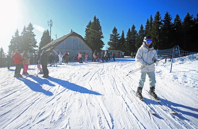 Za ponovno aktivacijo začasno blokiranih kart bo potrebno&nbsp;predložiti potrdilo o izpolnjevanju pogoja PCT po veljavnem odloku in osebni dokument. FOTO: Tadej Regent/Delo
