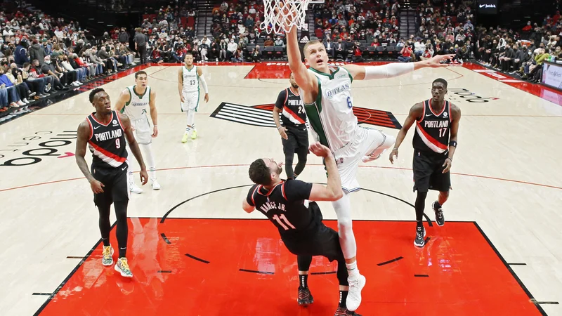 Fotografija: Z imenitno predstavo in s svojim rekordnim točkovnim izkupičkom v tej sezoni je Latvijec Kristaps Porzingis popeljal Dallas do zmage proti Portlandu. FOTO: Soobum Im/Usa Today Sports