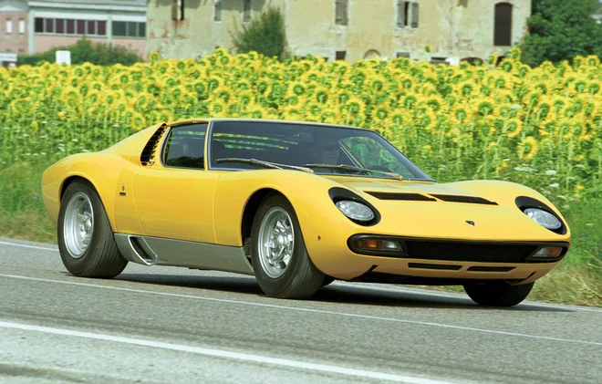 Lamborghini miura, eden izmed najbolj tehnično imenitnih, oblikovno prefinjenih in frajerskih avtomobilov vseh časov. FOTO: Lamborghini
