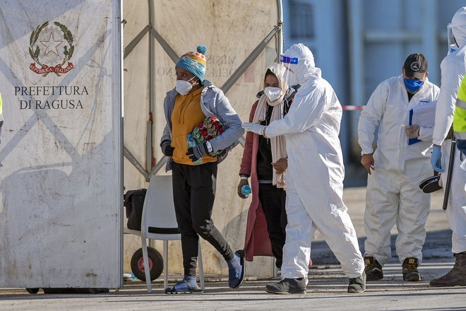 V osmih nemških zveznih deželah so danes začela veljati strožja pravila za zajezitev pandemije covida-19. FOTO: Giovanni Isolino/AFP
