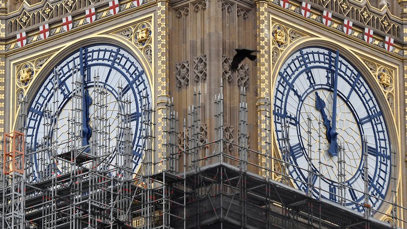 Fotografija: Obnova Elizabetinega stolpa se po štirih letih približuje koncu. Foto: REUTERS/Toby Melville
