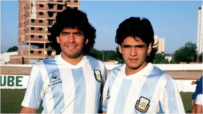 Najprej se je poslovil Diego, levo, zdaj še Hugo Maradona. FOTO: soccerworld
