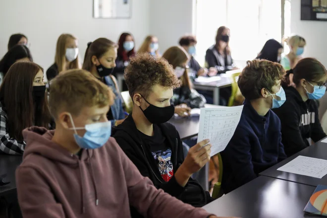 »Skrajno neetično in nemoralno bi bilo, da bi imeli gostilne odprte, šole bi pa zapirali,« je povedala Mateja Logar. FOTO: Matej Družnik/Delo
