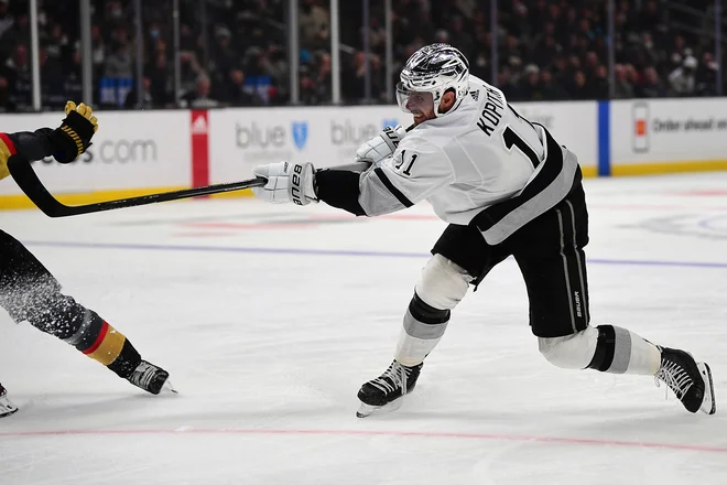 Prvi zvezdnik Los Angelesa Anže Kopitar strelsko ni bil razpoložen, njegovo moštvo pa je imelo luknjasto obrambo. FOTO: Gary A. Vasquez/Usa Today Sports
