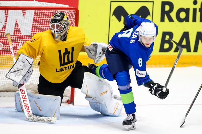 Slovenska reprezentanta pri SŽ Olimpija Tadej Čimžar (desno) in Miha Zajc sta v Beljaku pošteno dvignila prah. FOTO: Matic Klanšek Velej/Sportida Sportida
