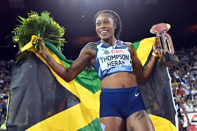 Elaine Thompson-Herah je v Tokiu osvojila tri zlata olimpijska odličja. FOTO: Fabrice Coffrini/AFP
