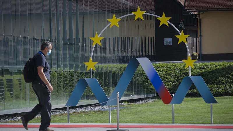 Fotografija: Najprej velja poudariti, da je slovensko predsedovanje že četrto po vrsti, ki je potekalo v zaostrenih epidemioloških razmerah. FOTO: Jože Suhadolnik/Delo