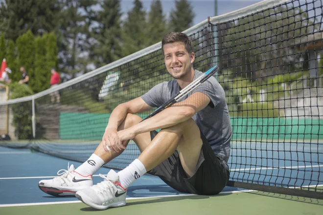Najboljši slovenski teniški igralec Aljaž Bedene se je z bratom Andražem podal v zahtevne in negotove nogometne vode. FOTO: Leon Vidic/Delo