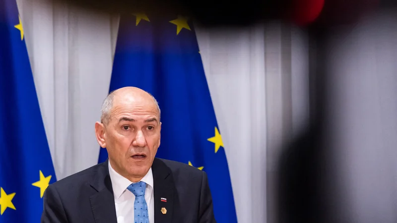 Fotografija: Pogovoru s premierom Janšo je na nacionalni televiziji sledil še pogovor s predstavniki opozicije. FOTO: Geert Vanden Wijngaert/Pool/Reuters