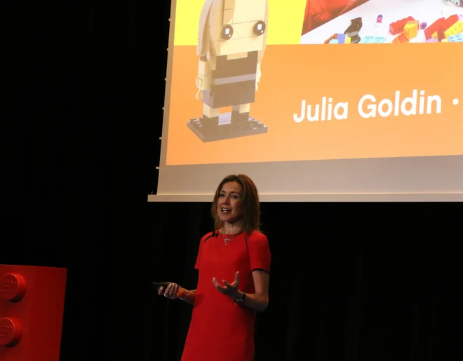 Julia Goldin: Zaposleni so iz opek, ki so jih imeli doma, prikazali svoja počutja. FOTO: Lego Group
