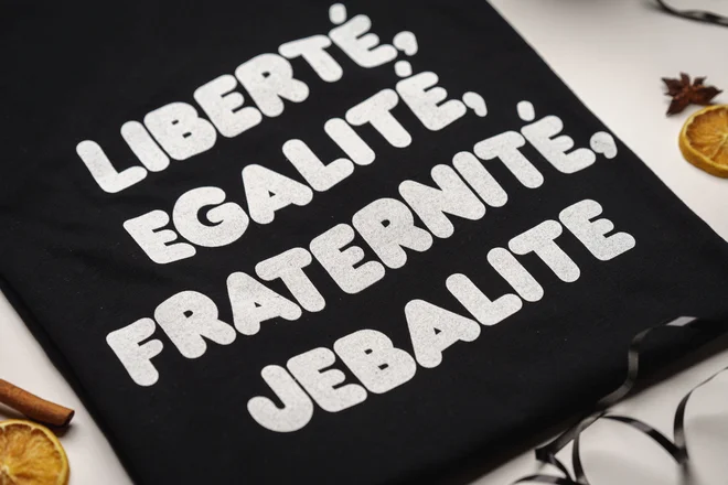 Leta 1991 je Tomislav Gotovac izpeljal performans Liberté, Egalité, Fraternité, Jebalite: padec Bastilje, s katerim je odprl razstavo hrvaških likovnih umetnikov v tedanjem Muzeju revolucije hrvaškega naroda. Gotovčeva kolekcija je zelo priljubljena med obiskovalci MGML. Foto MGML
