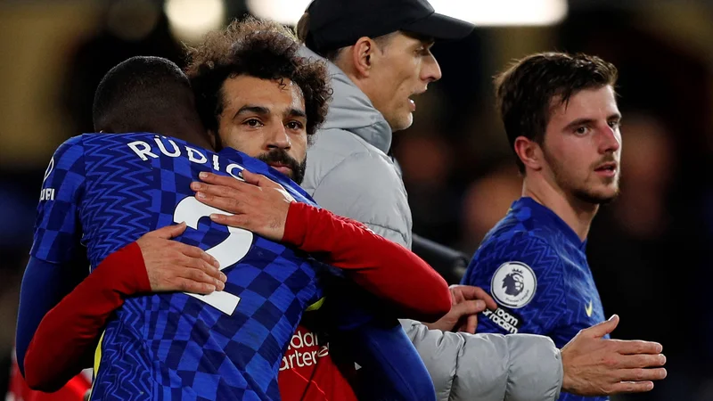 Fotografija: Na koncu derbija so bili zadovoljni v obeh taborih, Mohamed Salah in Antonio Rüdiger sta se objela. FOTO: Adrian Dennis/AFP