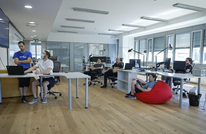 Taktika Epiloga je »folow the customer«; novo stranko je zelo težko prepričati, drugo podružnico obstoječe pa mnogo laže. FOTO:  Jože Suhadolnik/Delo
