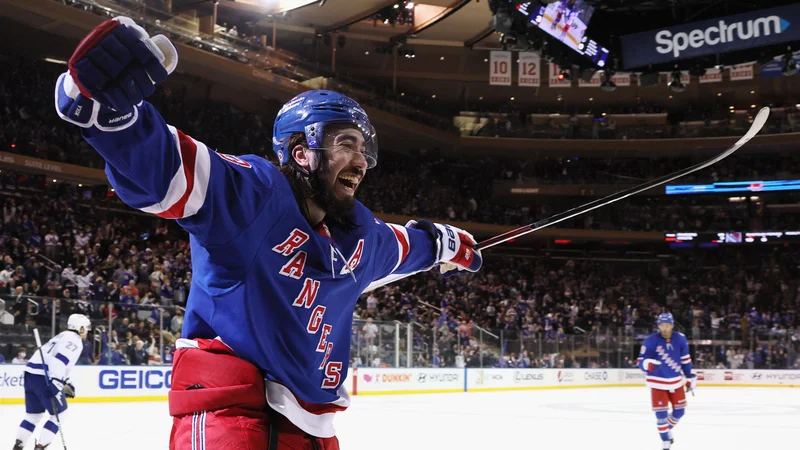 Fotografija: Mika Zibanejad (na fotografiji) je že do druge polovice druge tretjine dosegel tri gole v Madison Square Gardnu. FOTO: Bruce Bennett/AFP