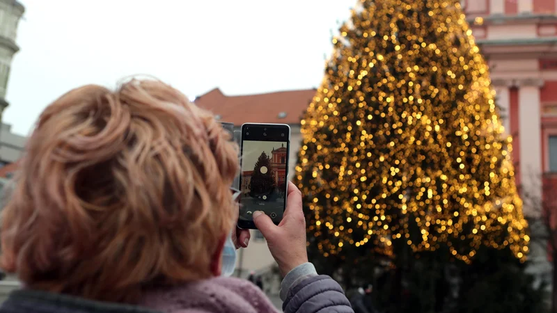 Fotografija: Novo leto je tudi čas za nove korake pri zagotavljanju sistema dolgotrajne oskrbe. FOTO Dejan Javornik/Delo