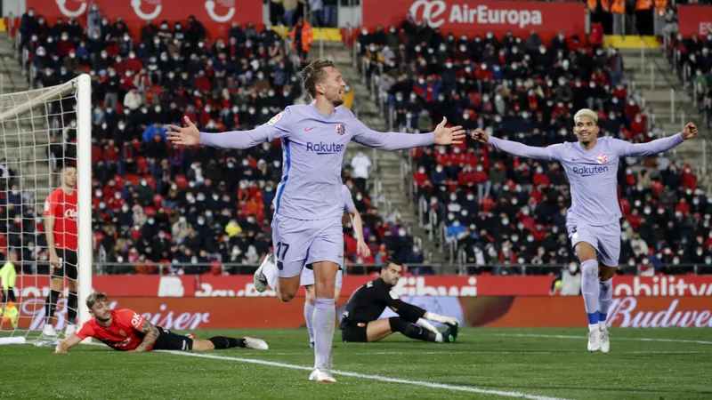 Fotografija: Luuk de Jong proslavlja po zadetku za končnih 1:0. FOTO: Nacho Doce/Reuters