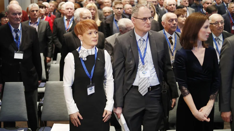 Fotografija: Čeprav je predsednik Desusa na nacionalni televiziji zagotavljal, da je stranka konsolidirana, se v teh dneh dogajajo prestopi v stranko Aleksandre Pivec. FOTO: Leon Vidic/Delo