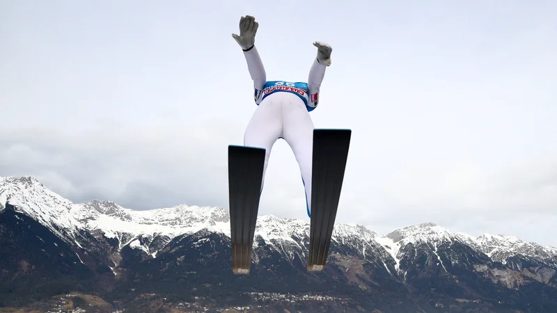 Lovro Kos je v Inomostu poletel na peto kvalifikacijsko mesto. FOTO: Lisi Niesner/Reuters
