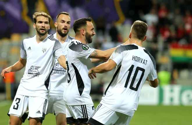 Murini nogometaši se veselijo nadaljevanja sezone. FOTO: Jože Suhadolnik/Delo

