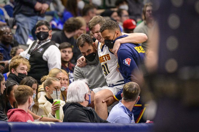 Vlatko Čančar je ob koncu tretje četrtine staknil poškodbo gležnja. FOTO: Jerome Miron/Usa Today Sports
