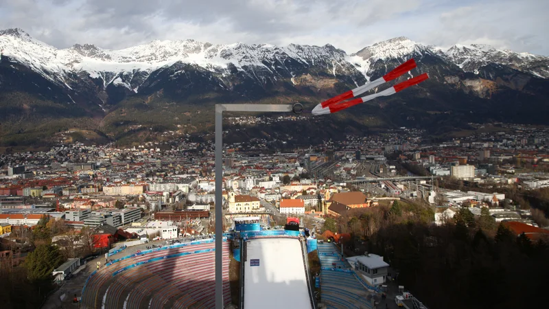 Fotografija: Veter je preprečil tekmo v Innsbrucku. FOTO: Lisi Niesner/Reuters