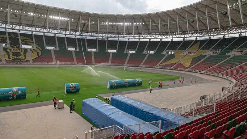 Fotografija: Stadion Olembe v kamerunskem Yaoundeju. FOTO: Daniel Beloumou Olomo/AFP
